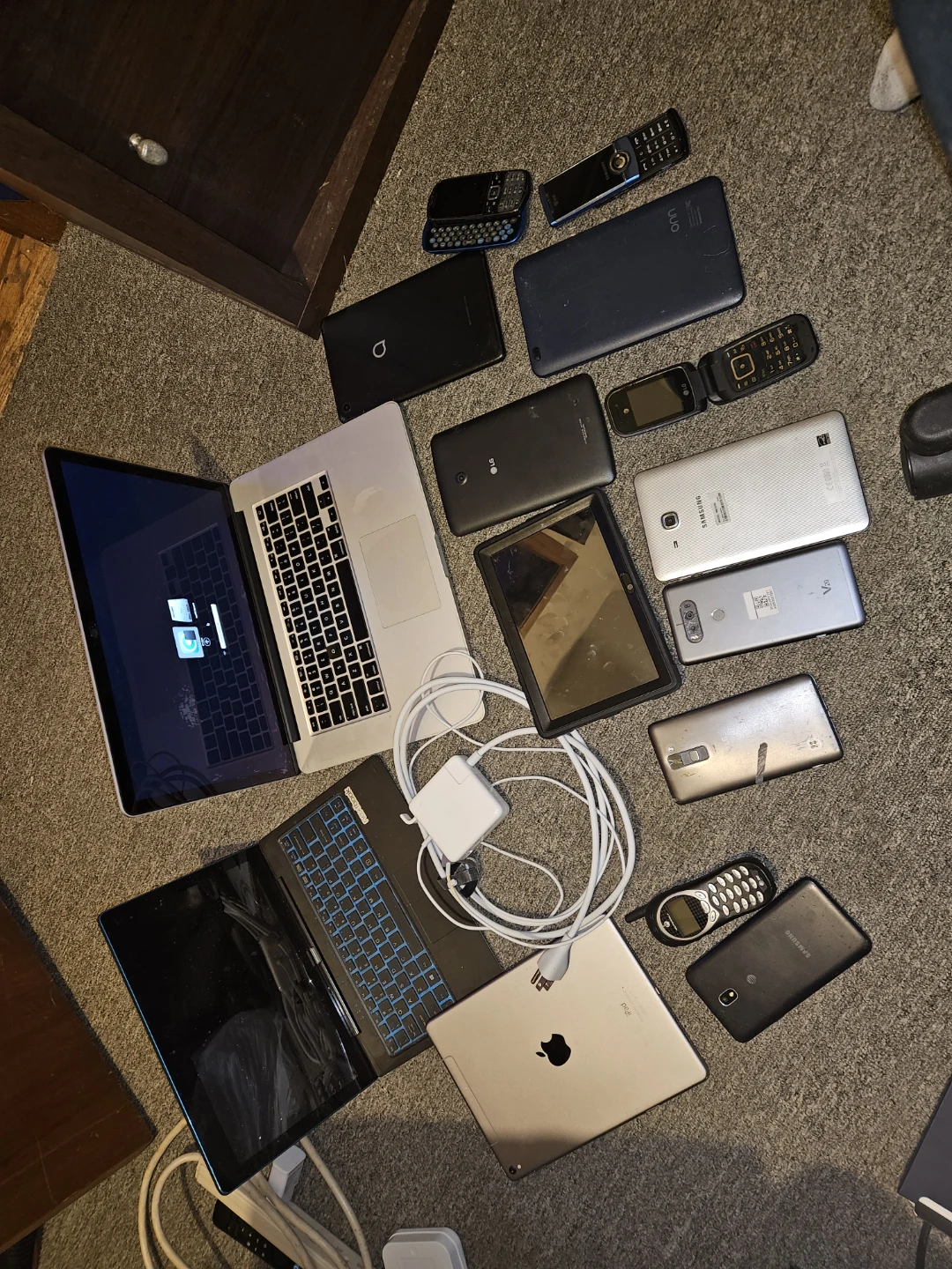 Untested Electronics: Apple MacBook, iPad, Samsung Phones & More