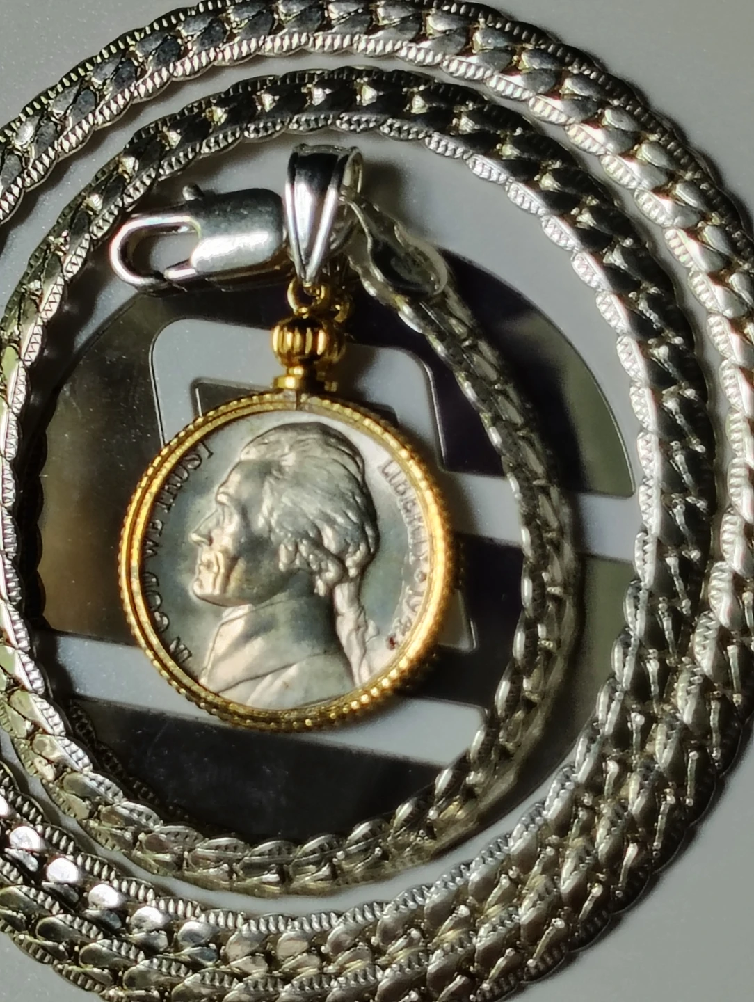 collar plateado con moneda 1943 silver Jeferson nickel. - photo 4