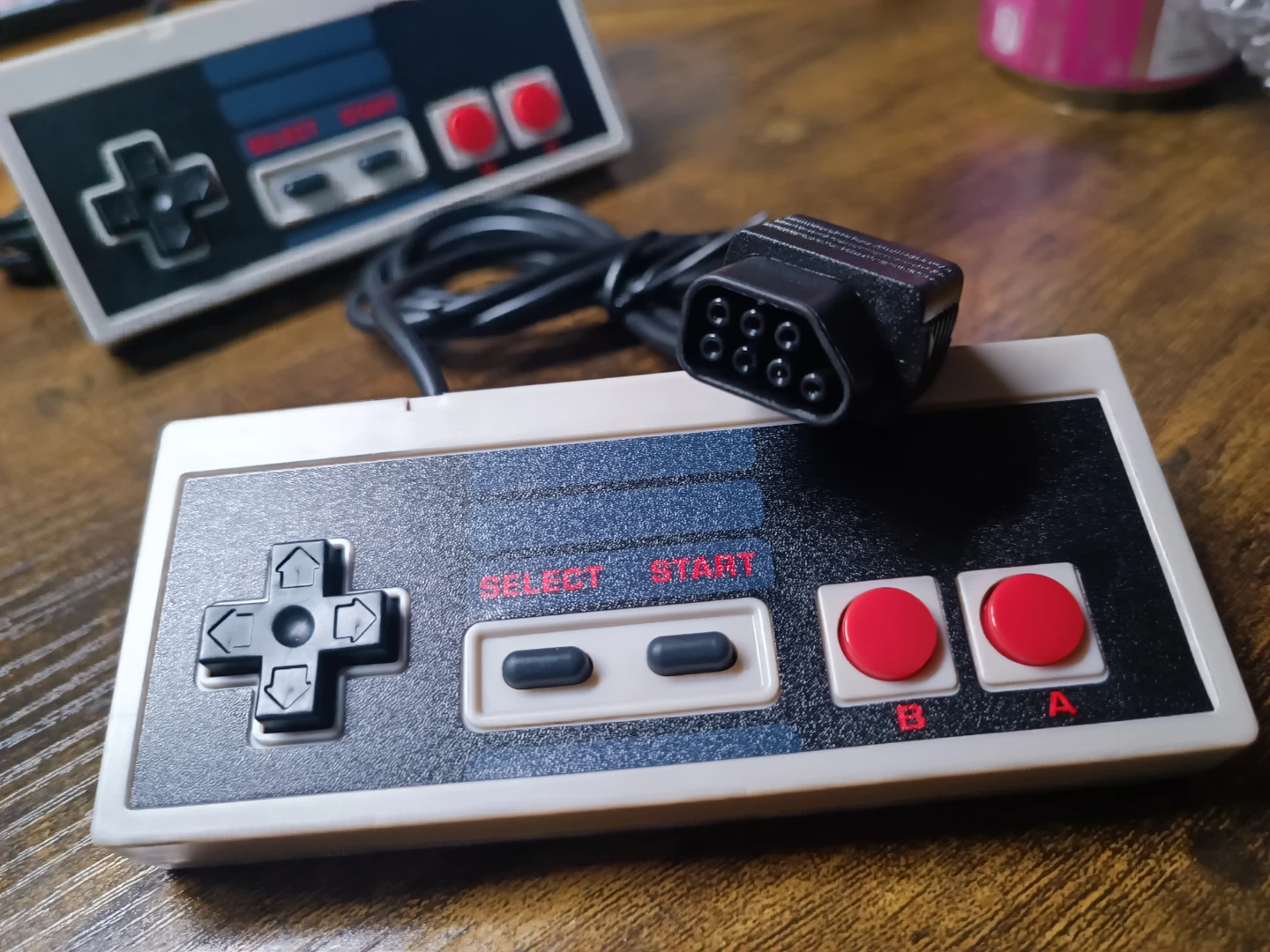Trixes Pack of 2 NES Controllers - photo 2