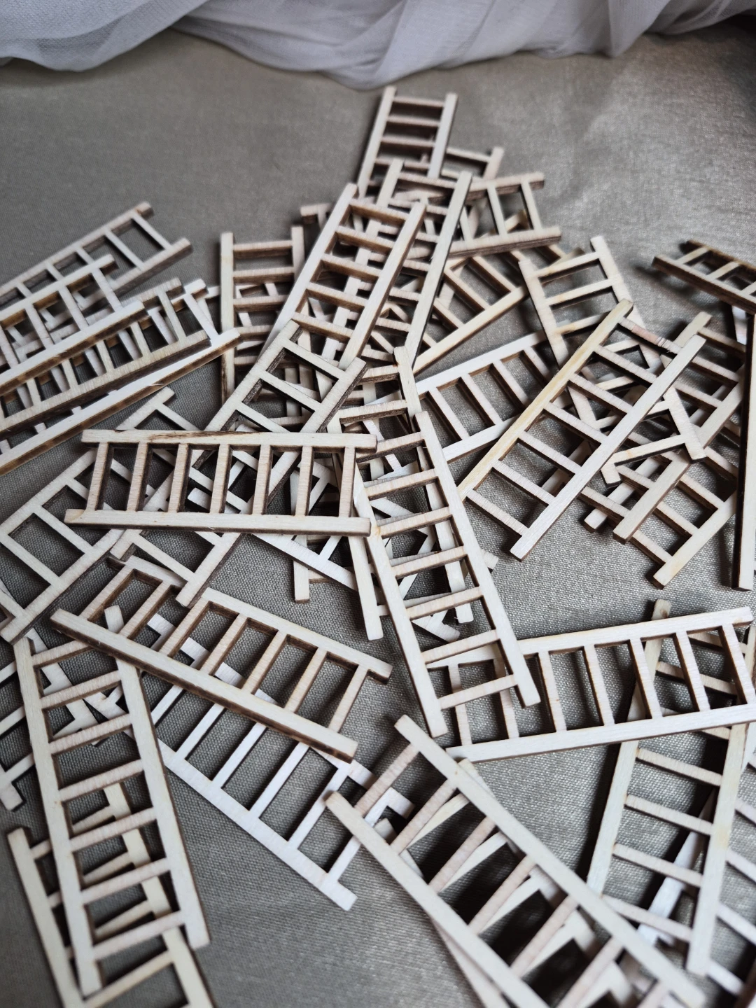 Lot of 40 Brand New Leftovers 3 1/4" Wooden Ladders - photo 4