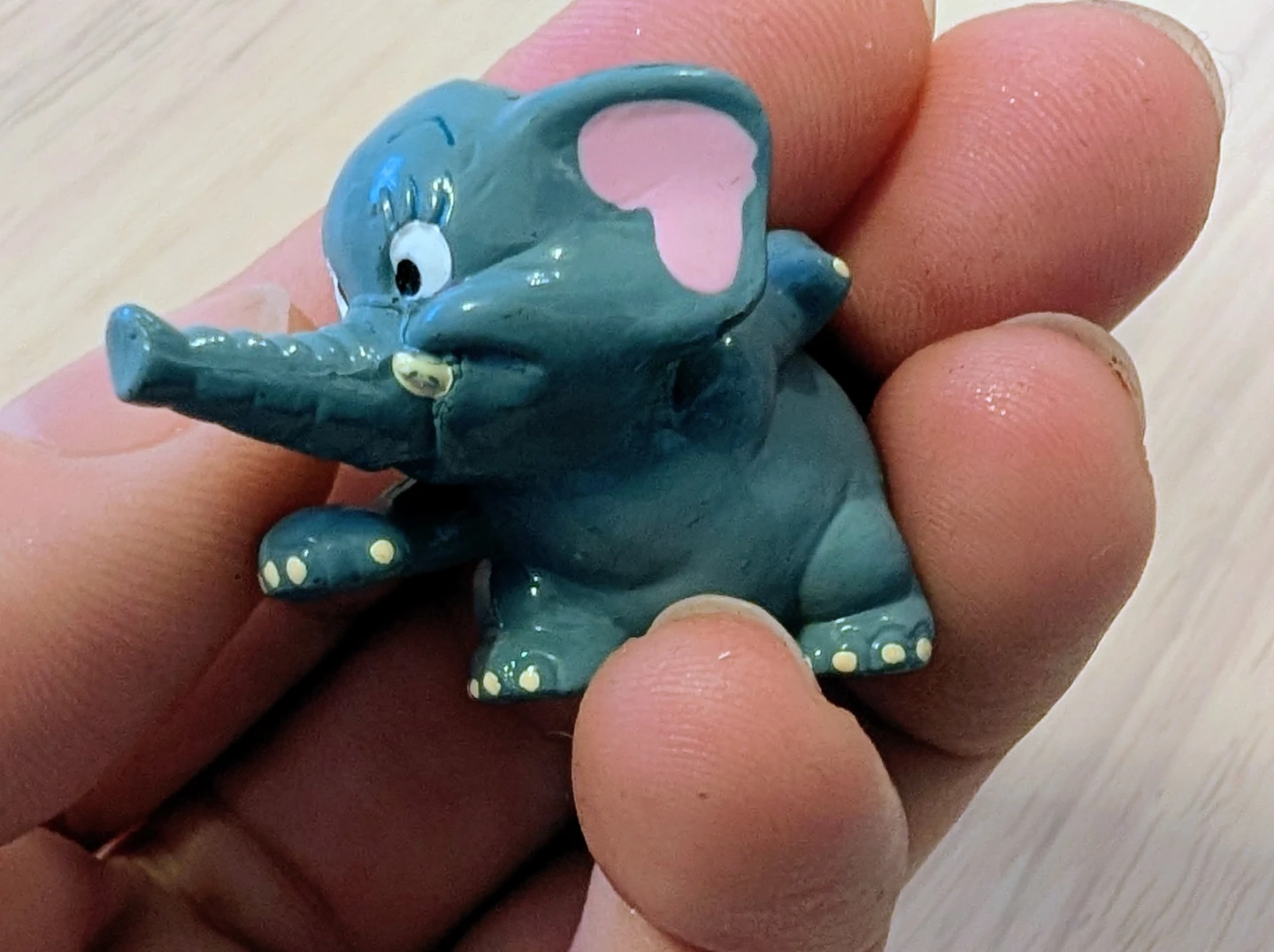 Small Grey Elephant Figurine - photo 2