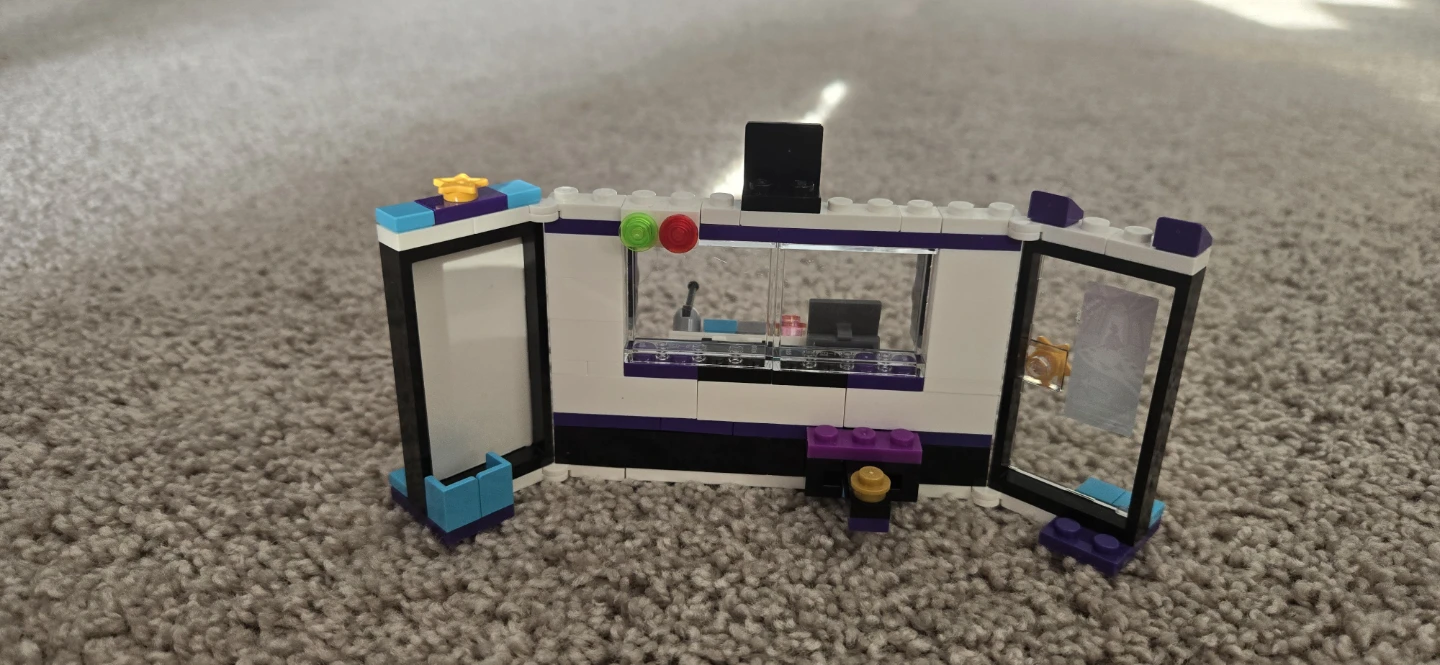 LEGO Friends Pop Star Recording Studio - photo 3
