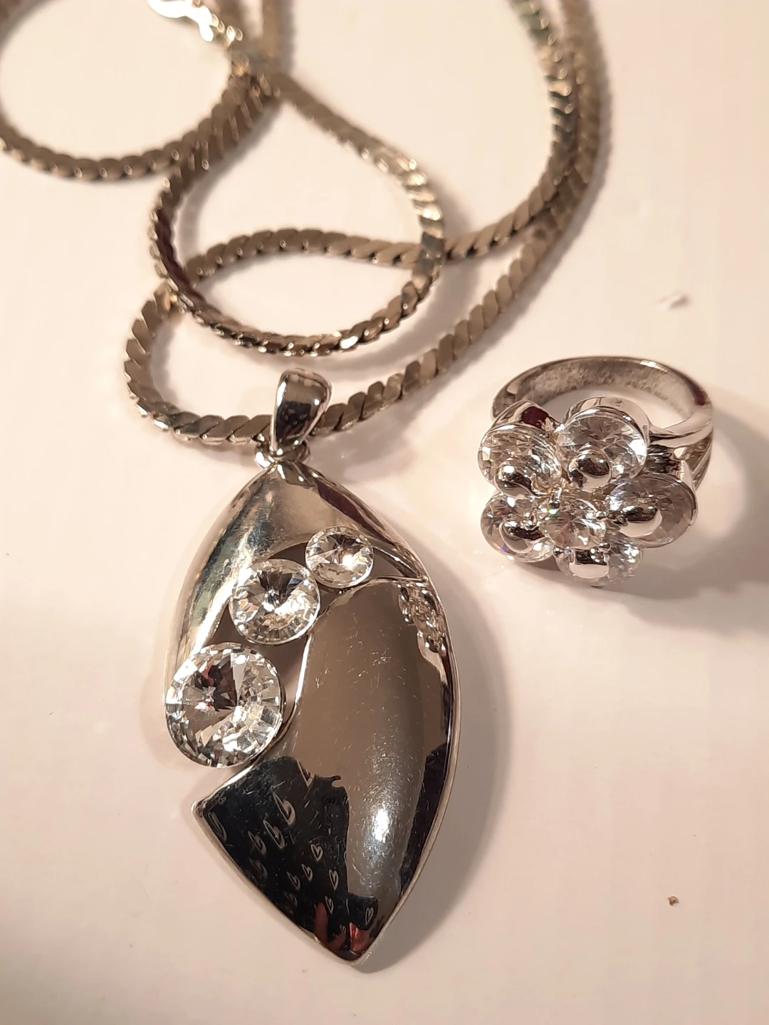 Silver-tone Necklace and Ring 18k g.pSet with Clear Stones
