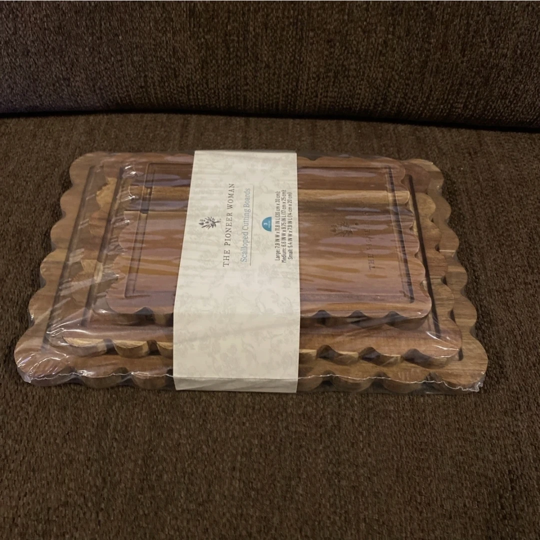 New Pioneer Woman Scalloped Cutting Boards (Set of 3) - photo 2