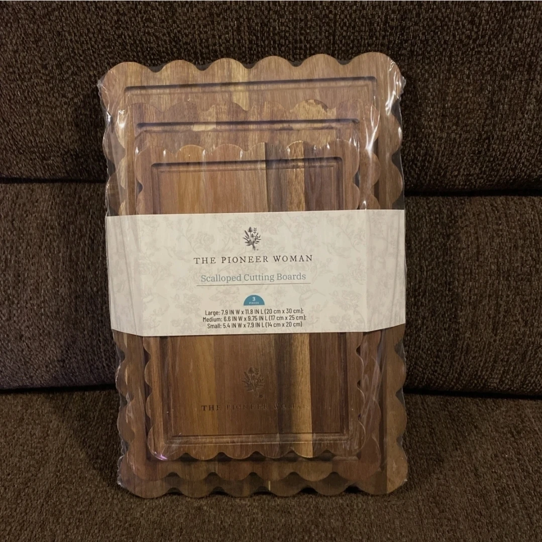 New Pioneer Woman Scalloped Cutting Boards (Set of 3)