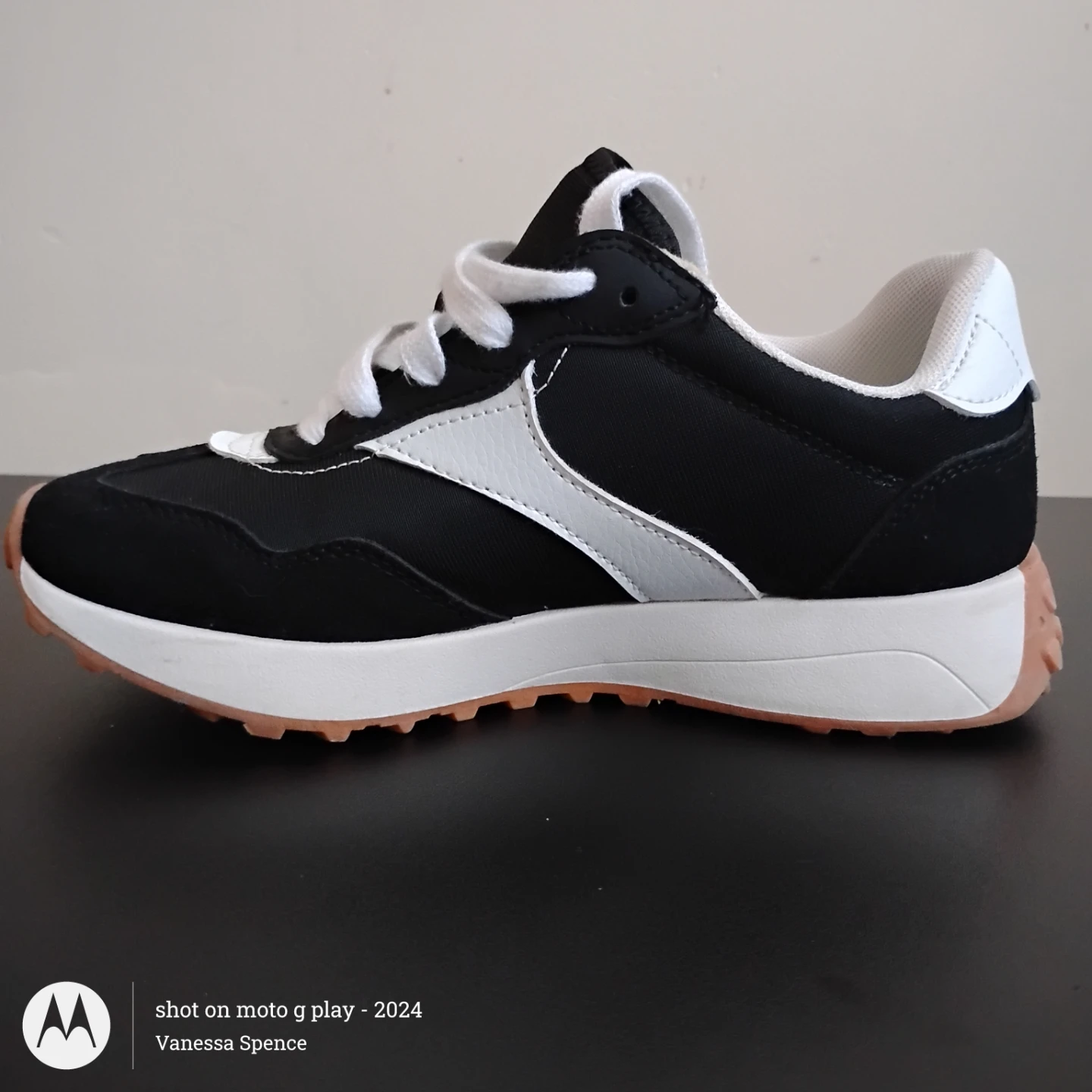 Time and Tru Black & White Sneakers - photo 5
