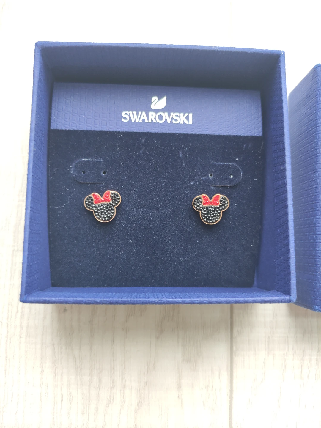 Swarovski Minnie Mouse Pierced Earrings, New in Box