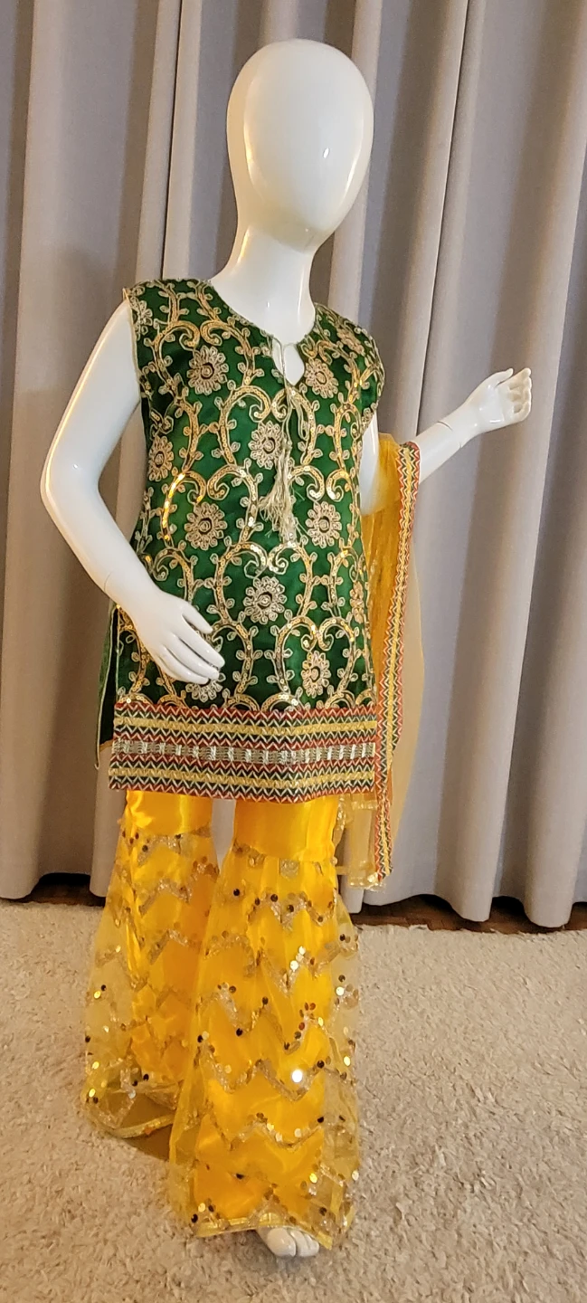 Embellished Green and Yellow Girls' Traditional Outfit - photo 4