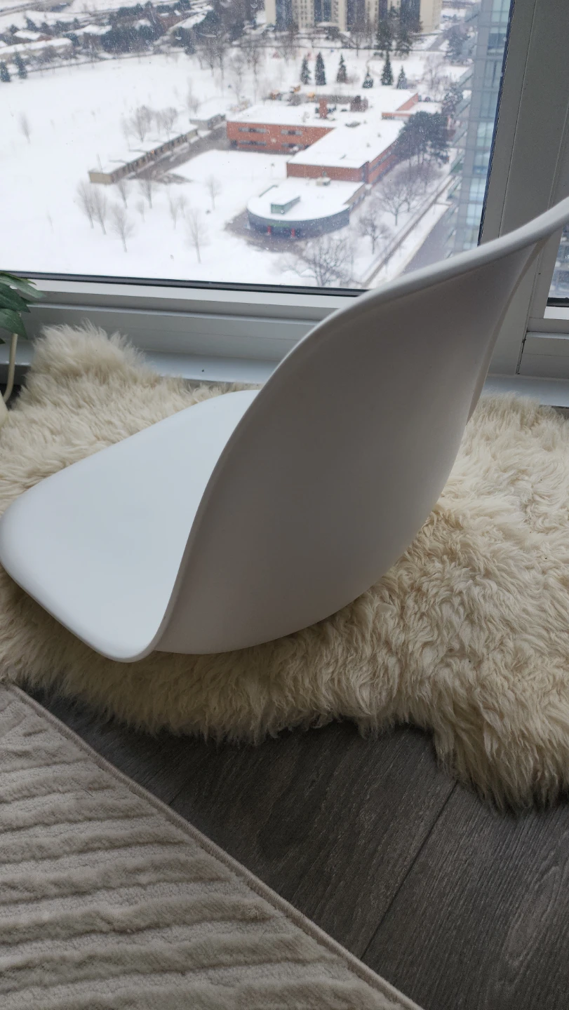 Structube White Plastic Dining Chair 🥕 - photo 2