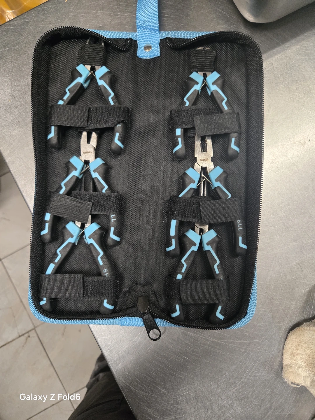 SHALL Pliers Set with Case