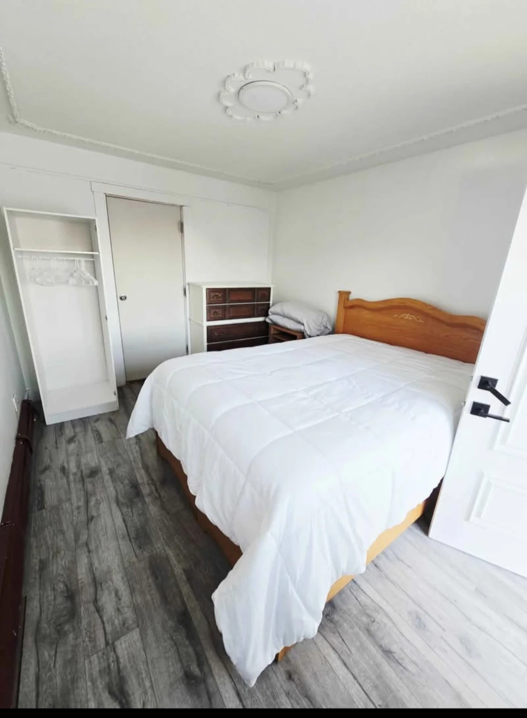 Room with balcony and private entrance - photo 2