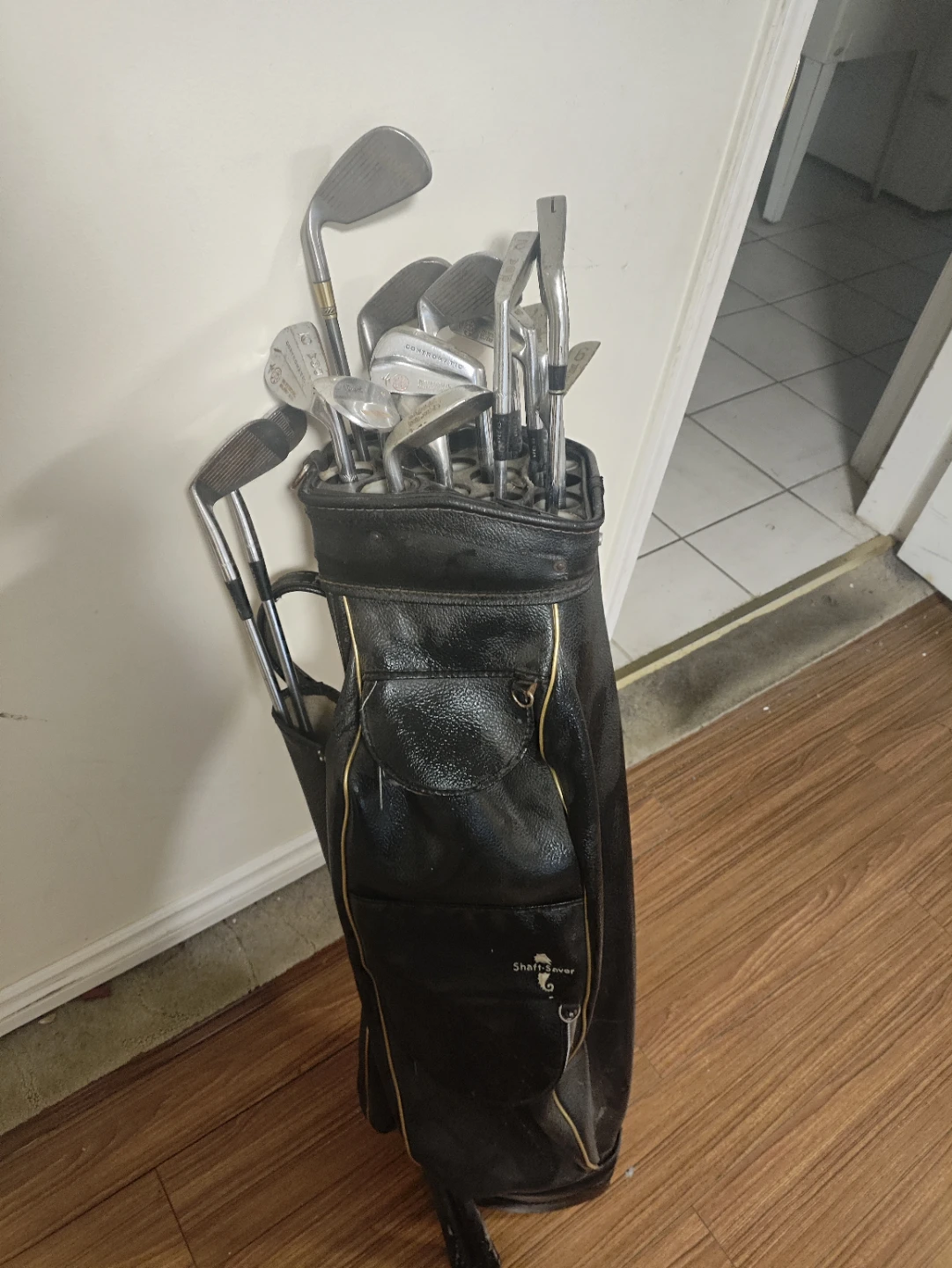 Vintage Golf Club Set with Black Bag - photo 2