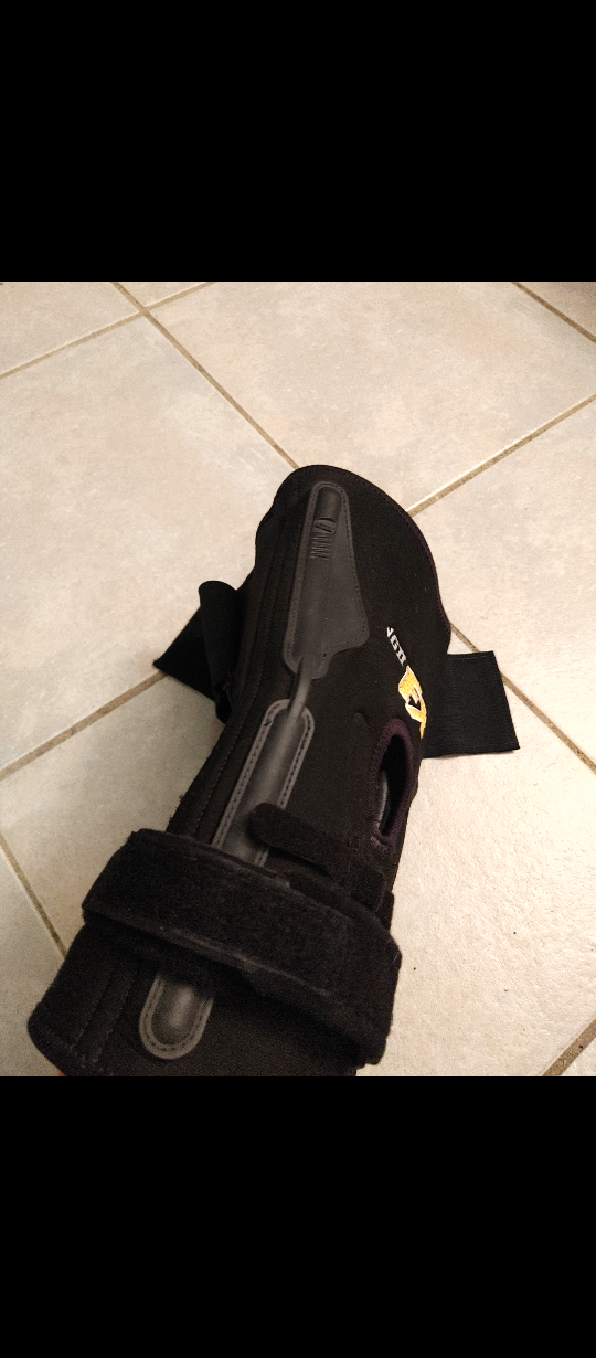 Large  Knee Brace - photo 3