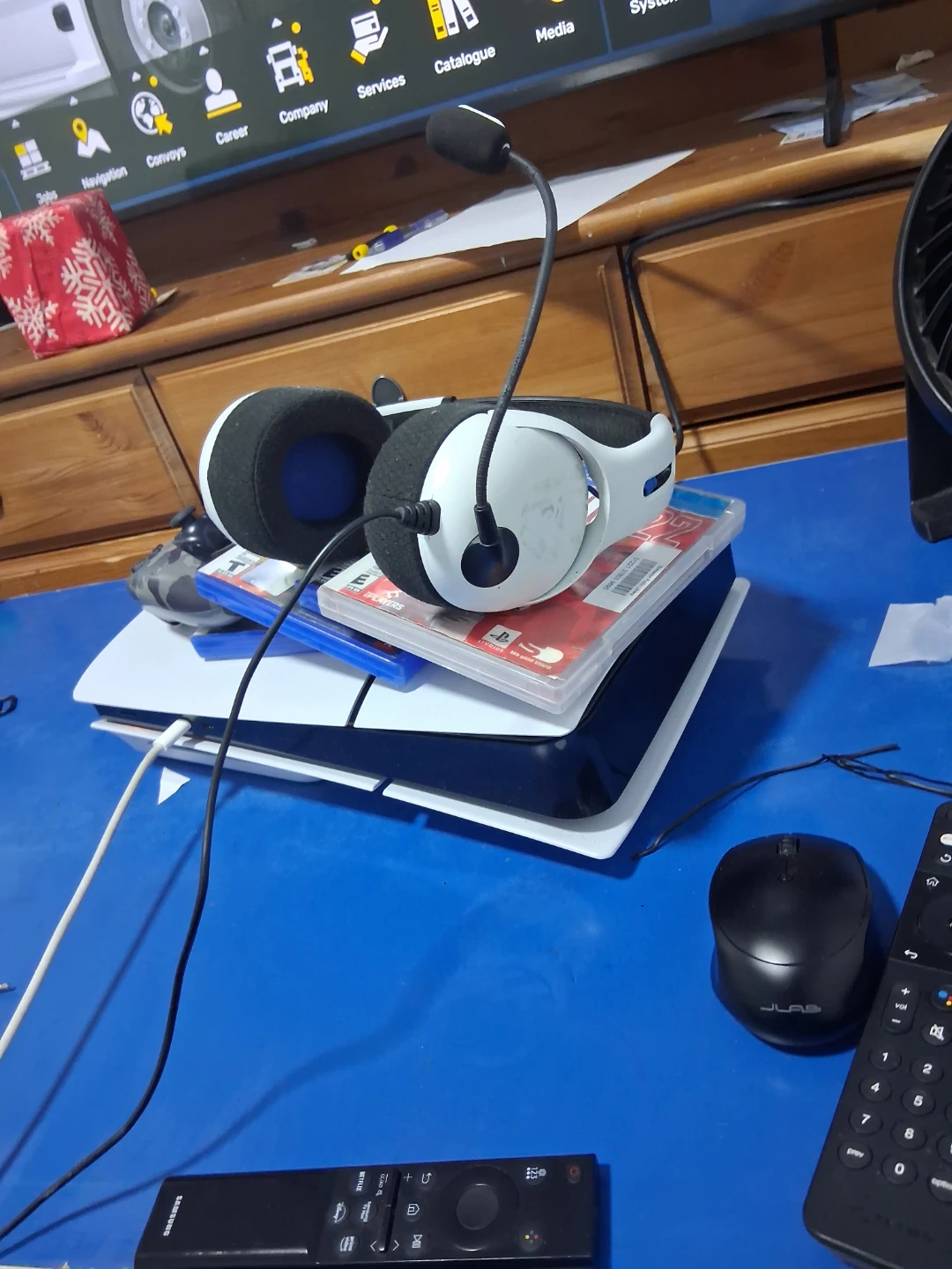 PlayStation 5 Console with Games & Headset - photo 3