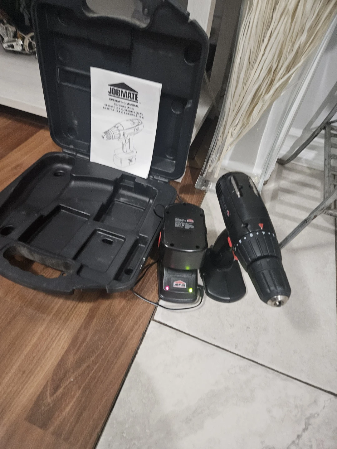 Jobmate Cordless Drill with Charger & Case - photo 2