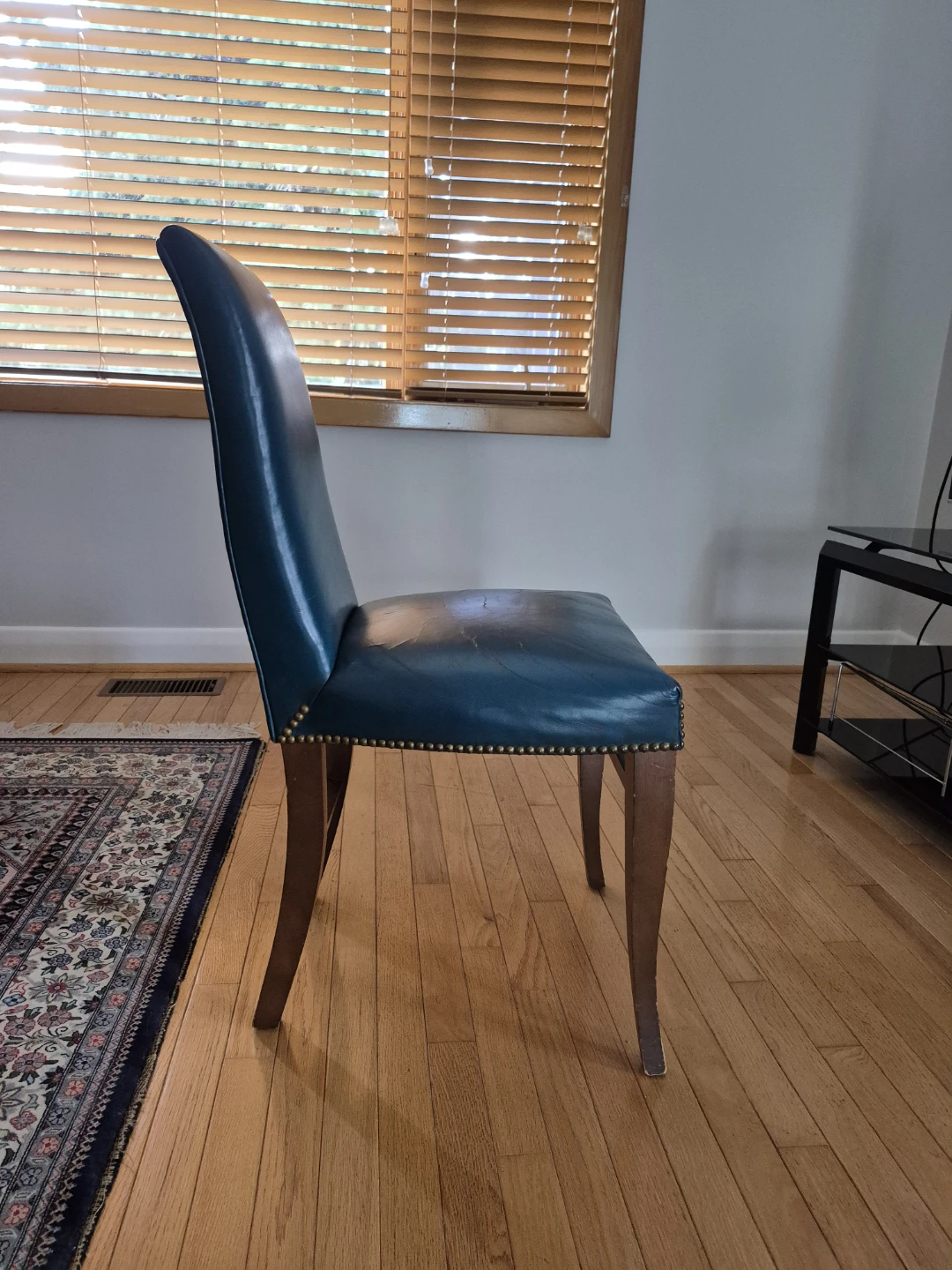 Vintage Teal Leather & Wood Chair 🪑 - photo 3