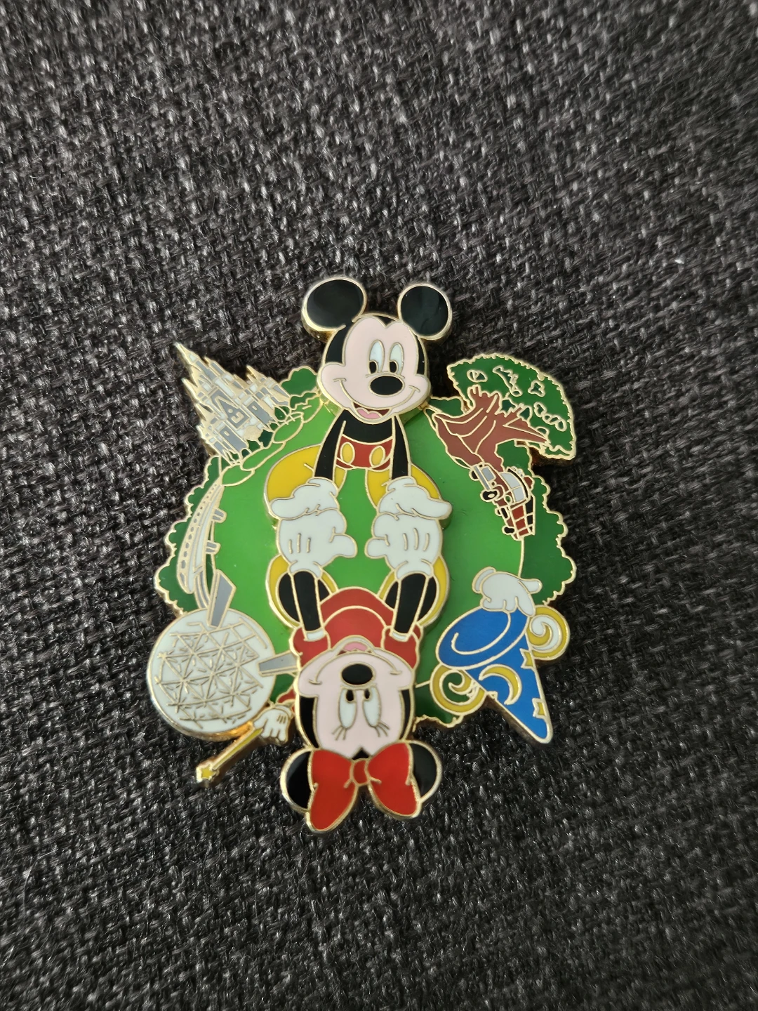 Disney Parks 2002 Mickey & Minnie Mouse Spinning Pin