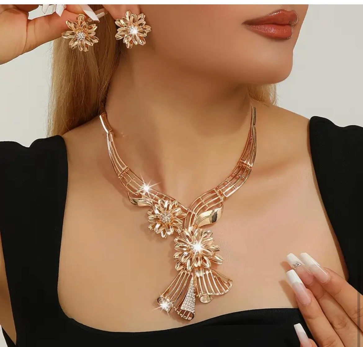 Gold Flower Necklace and Earrings Set with Rhinestones - photo 2