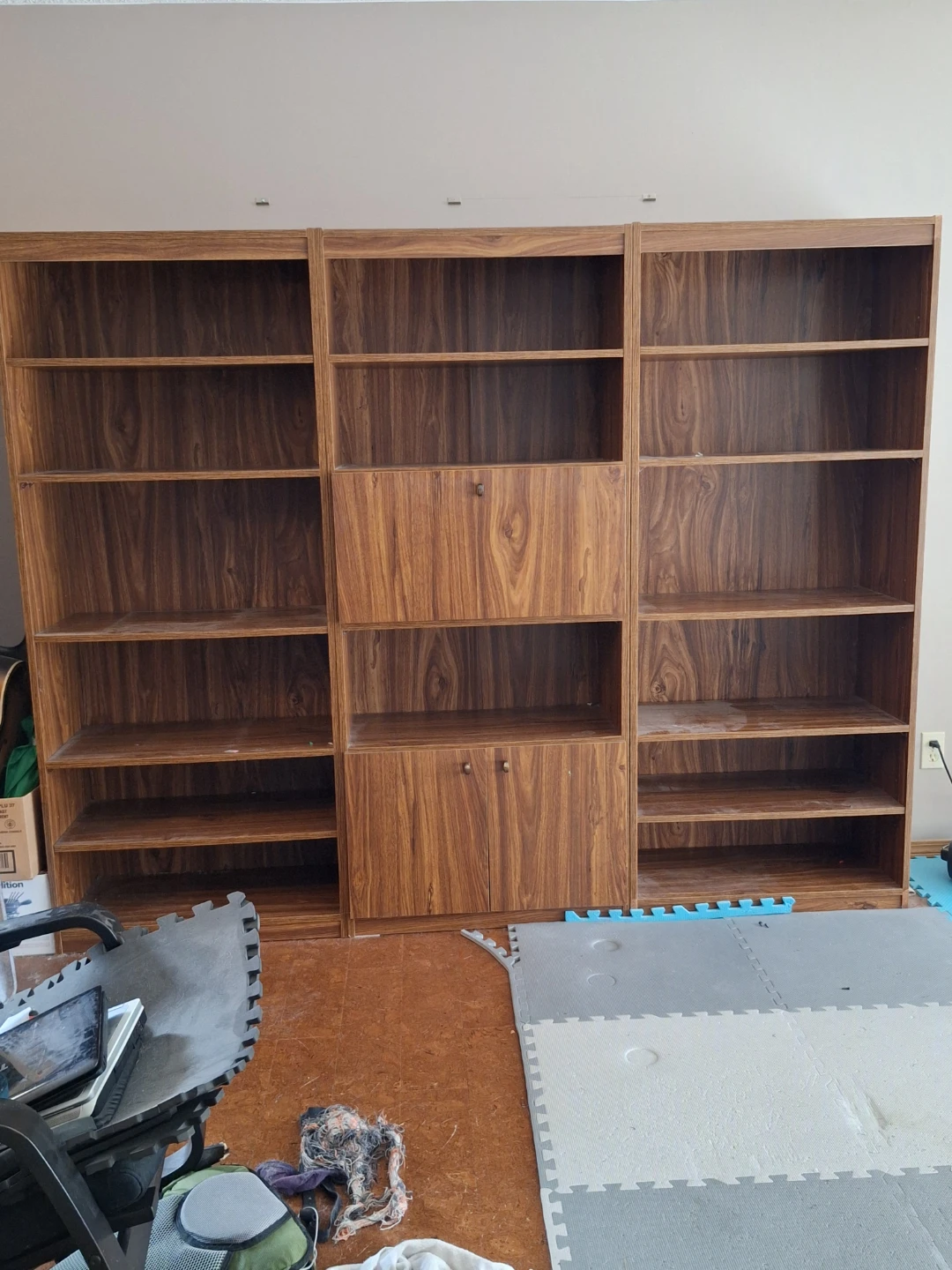 3 shelves can go together or separate