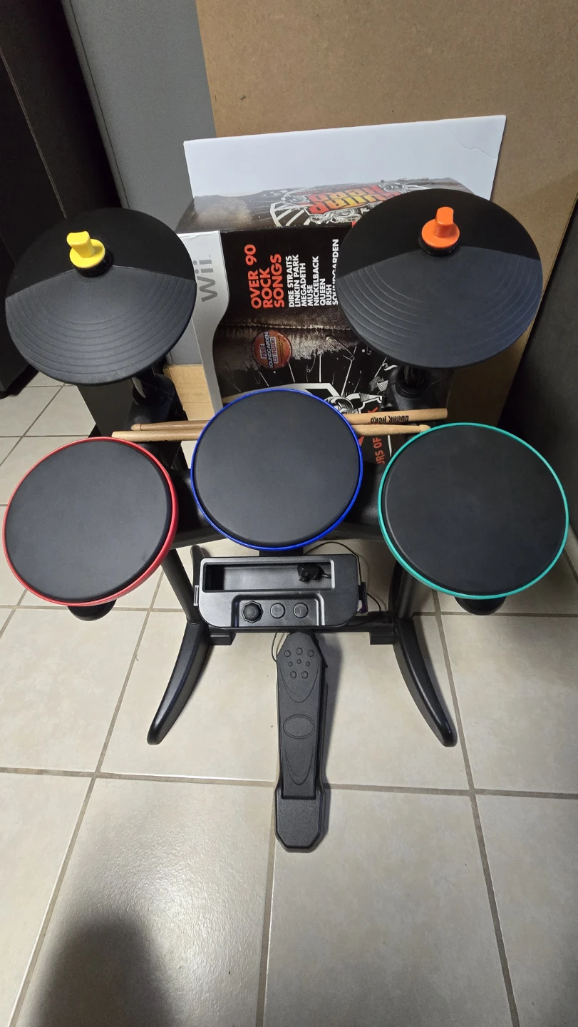 Guitar Hero Band Kit for Wii - photo 2