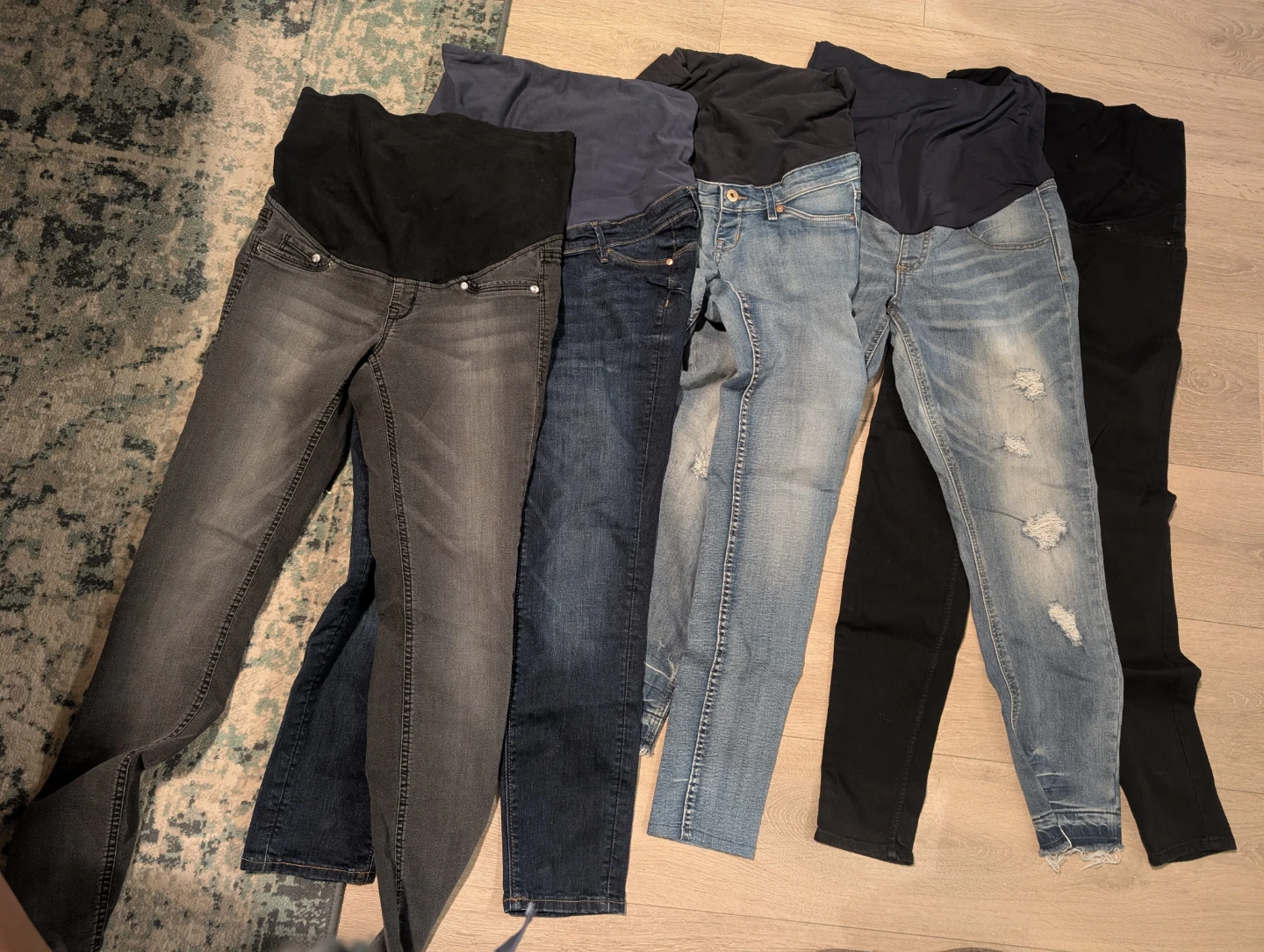 Maternity clothes lot! Mostly small, some medium