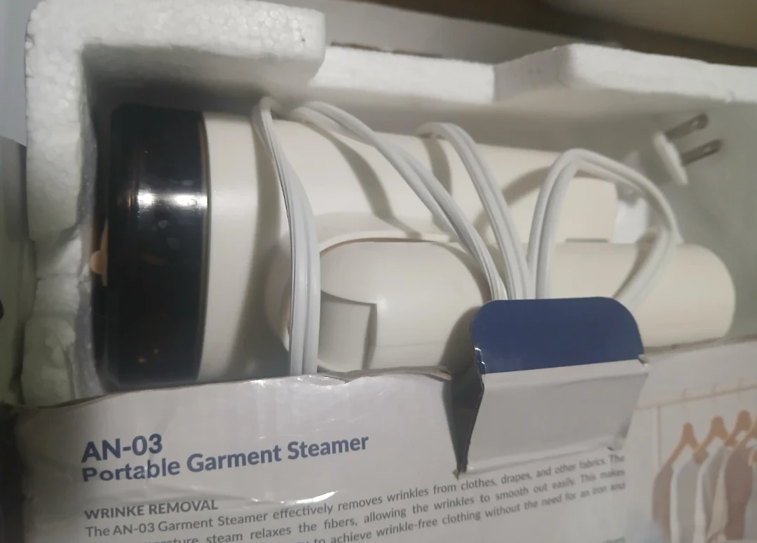 NIB Portable Garment Steamer - photo 2