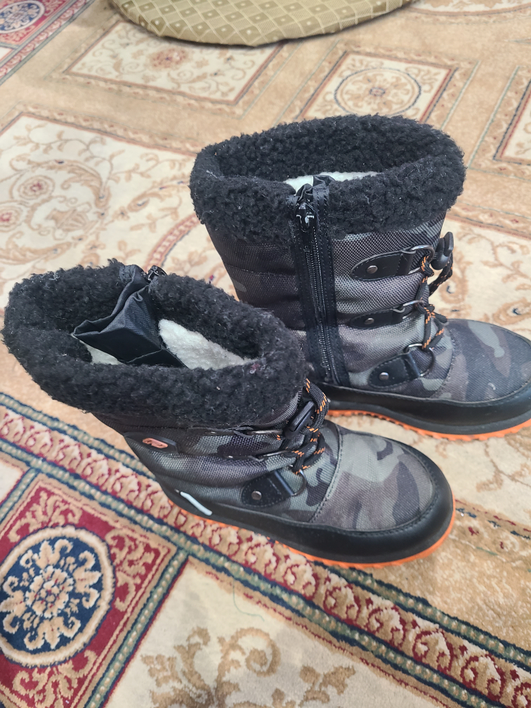 Camo Winter Snow Boots Size 1 - photo 2
