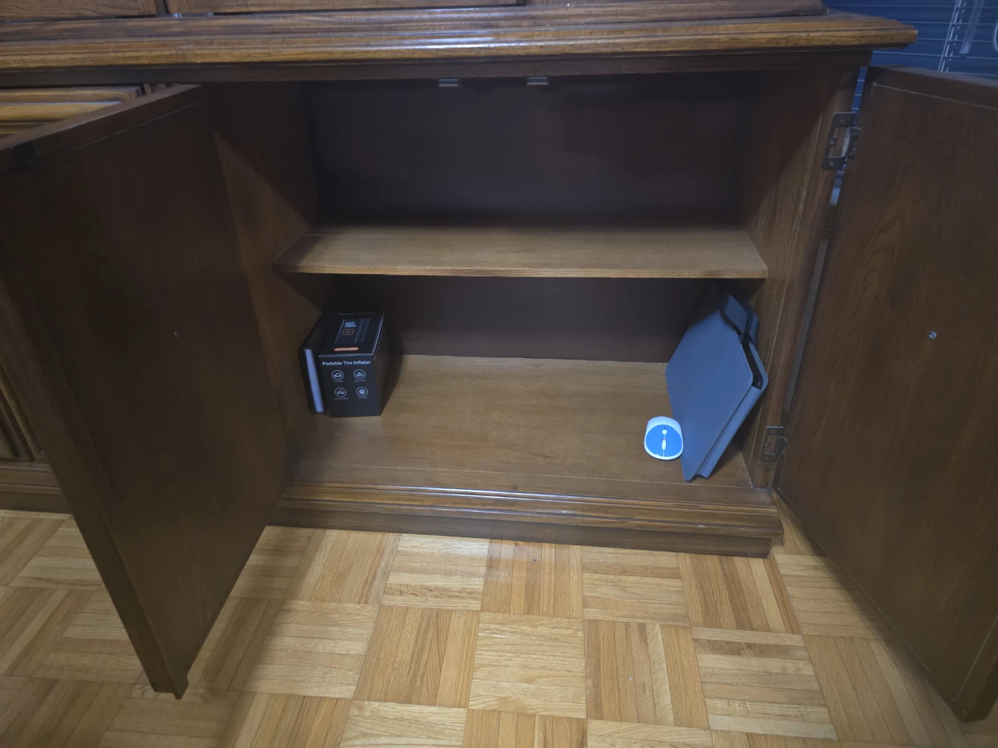 Vintage Wooden China Cabinet Hutch - photo 3