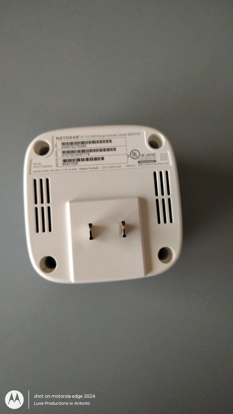 Netgear AC750 WiFi Range Extender EX3110 - photo 2