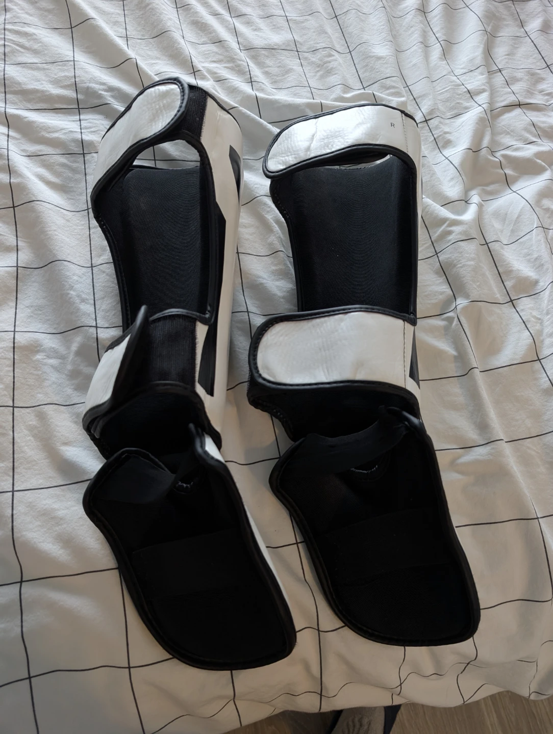 Muay thai and kickboxing shinguards. - photo 2