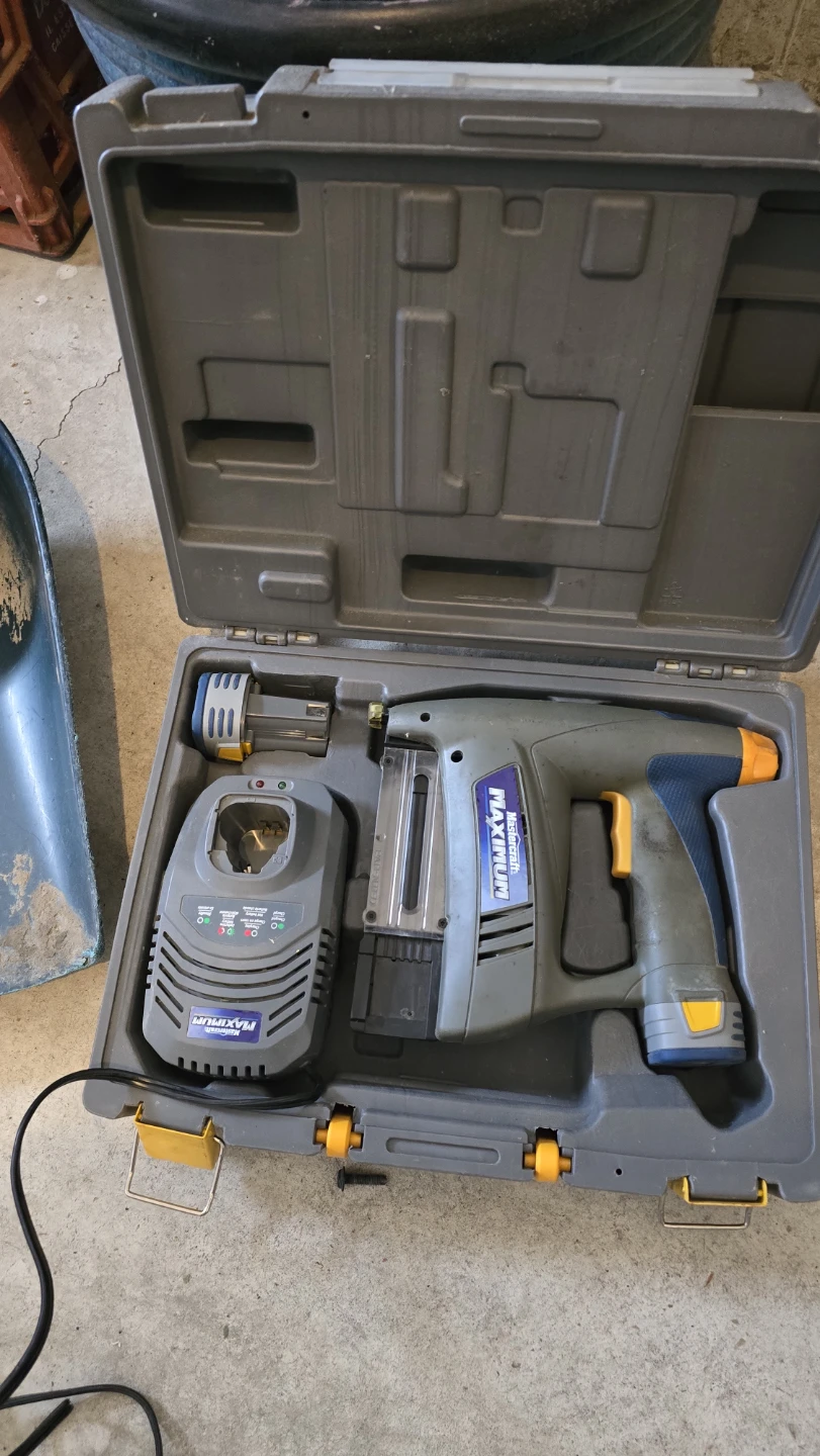 Mastercraft Maximum Cordless Nailer with Charger