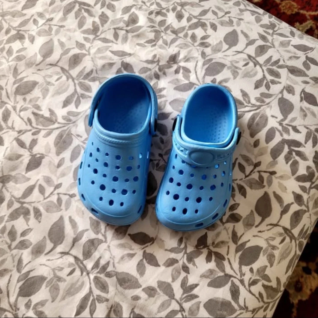 Blue Clogs Size 7 - photo 2