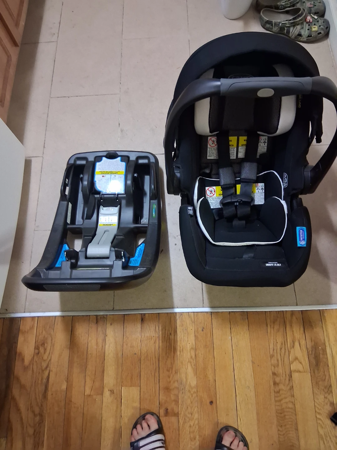 Graco SnugRide SnugFit 35 DLX Infant Car Seat