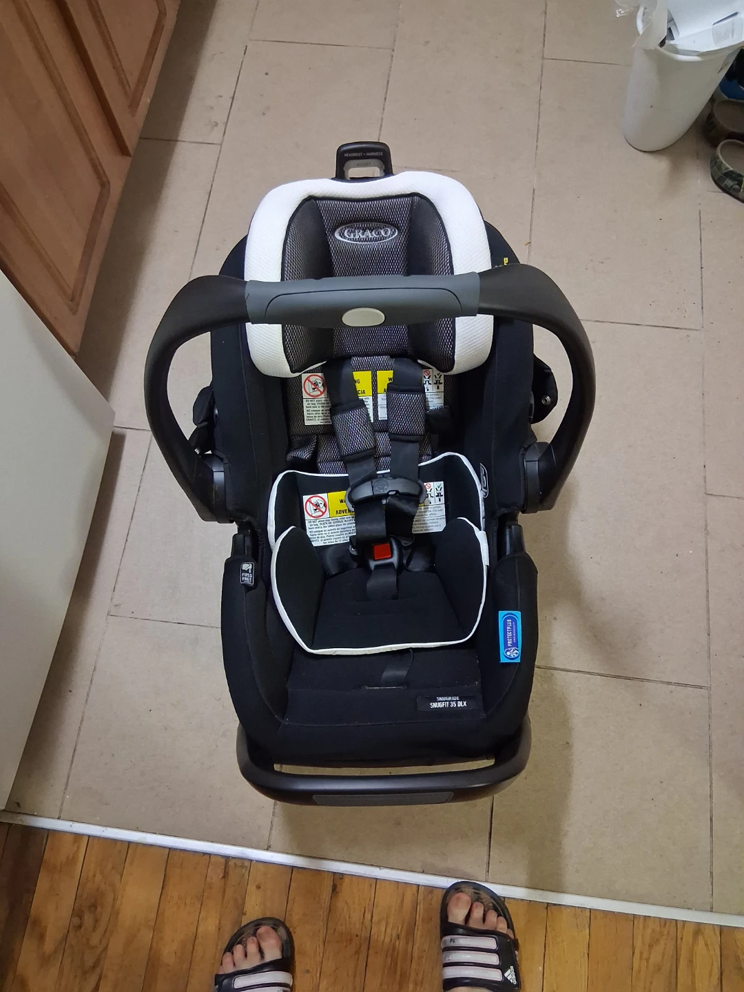 Graco SnugRide SnugFit 35 DLX Infant Car Seat - photo 2