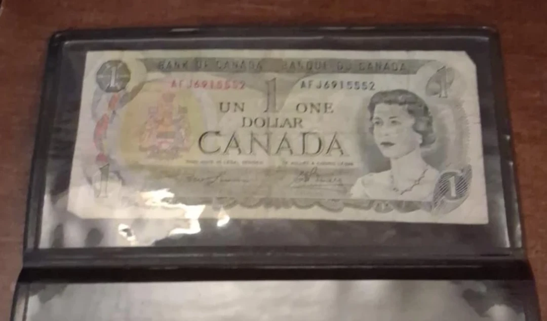 Vintage 1973 Canadian $1 Dollar Bill
