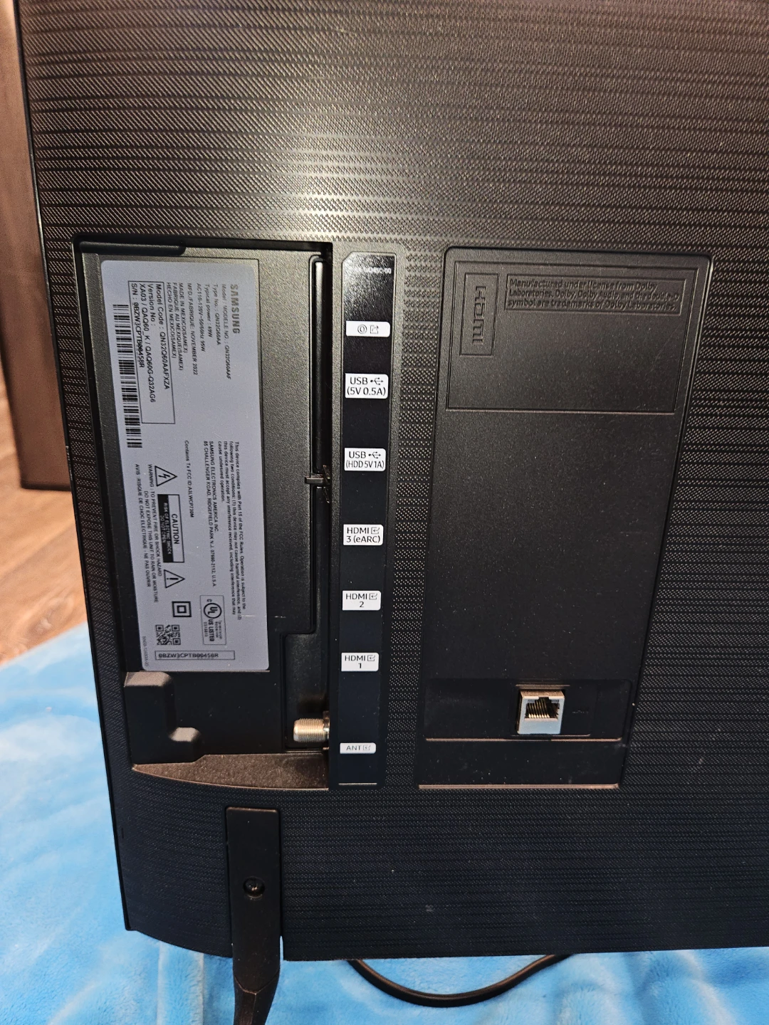 Samsung 32" Smart TV QN32Q60AAFXZA