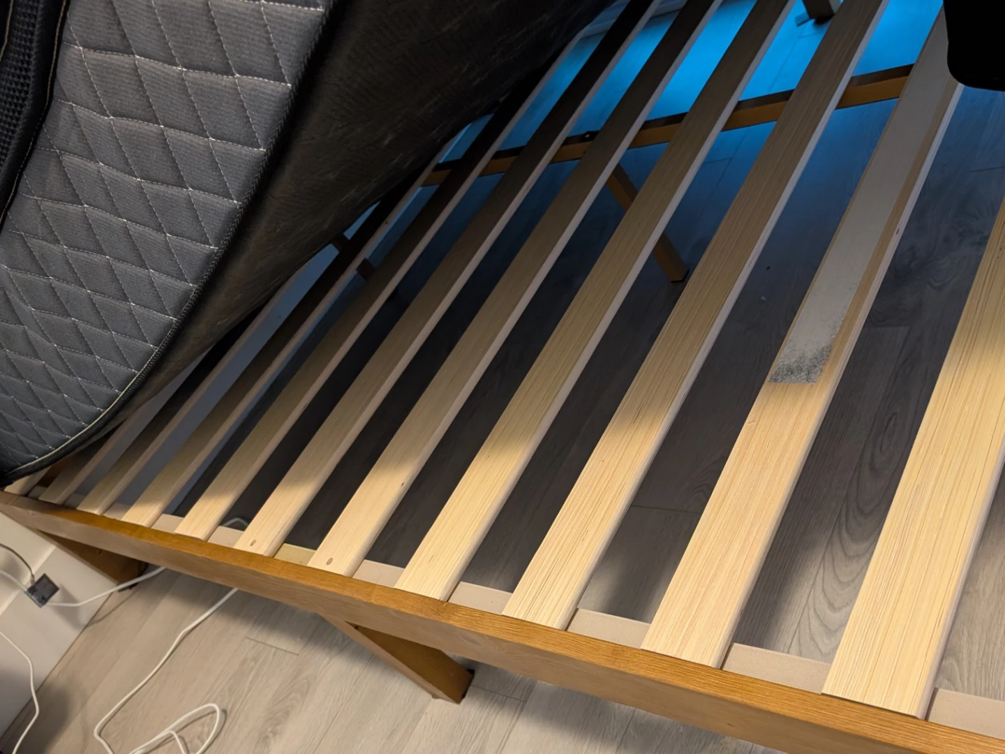 Bedframe & IKEA Mattress - photo 2