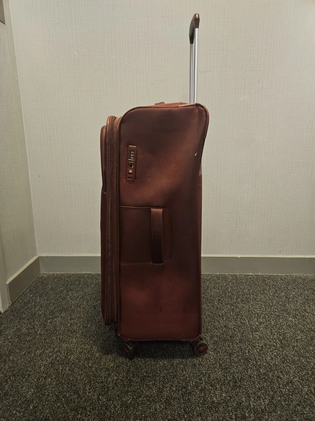American Tourister Expandable Suitcase - photo 2