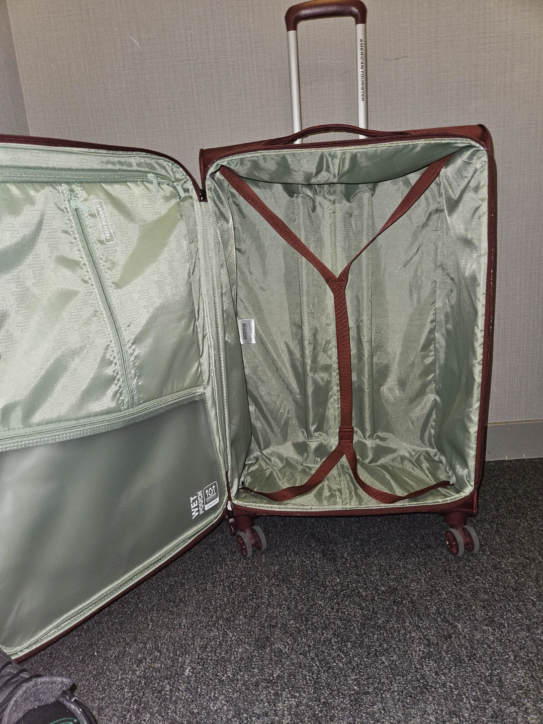 American Tourister Expandable Suitcase - photo 3