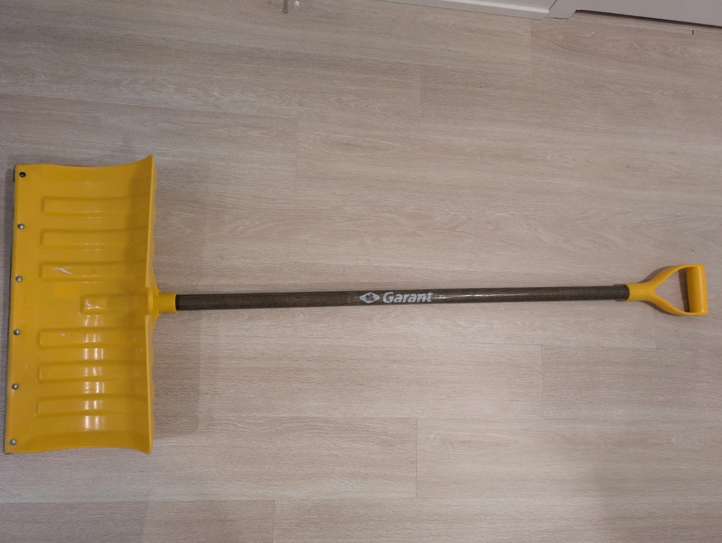 Garant Yellow Snow Shovel