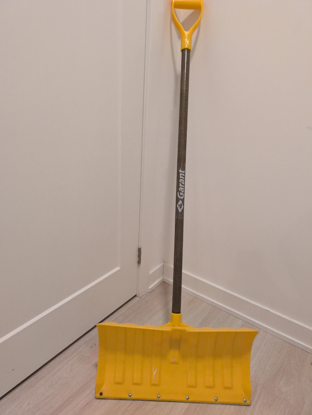 Garant Yellow Snow Shovel - photo 2