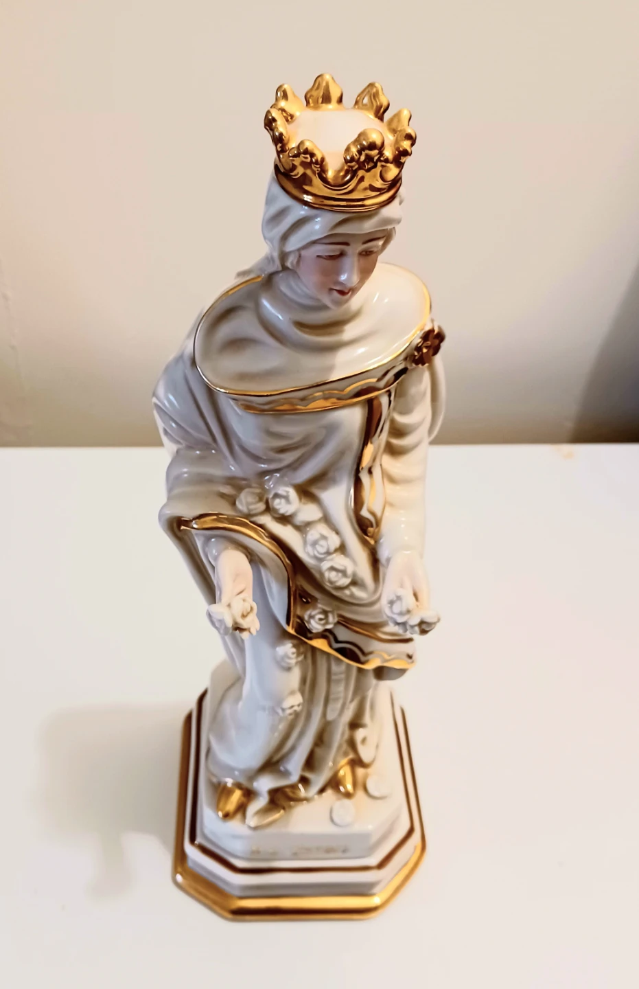 R.S. Isabel Tall Lady Grace Porcelain Statue - photo 4