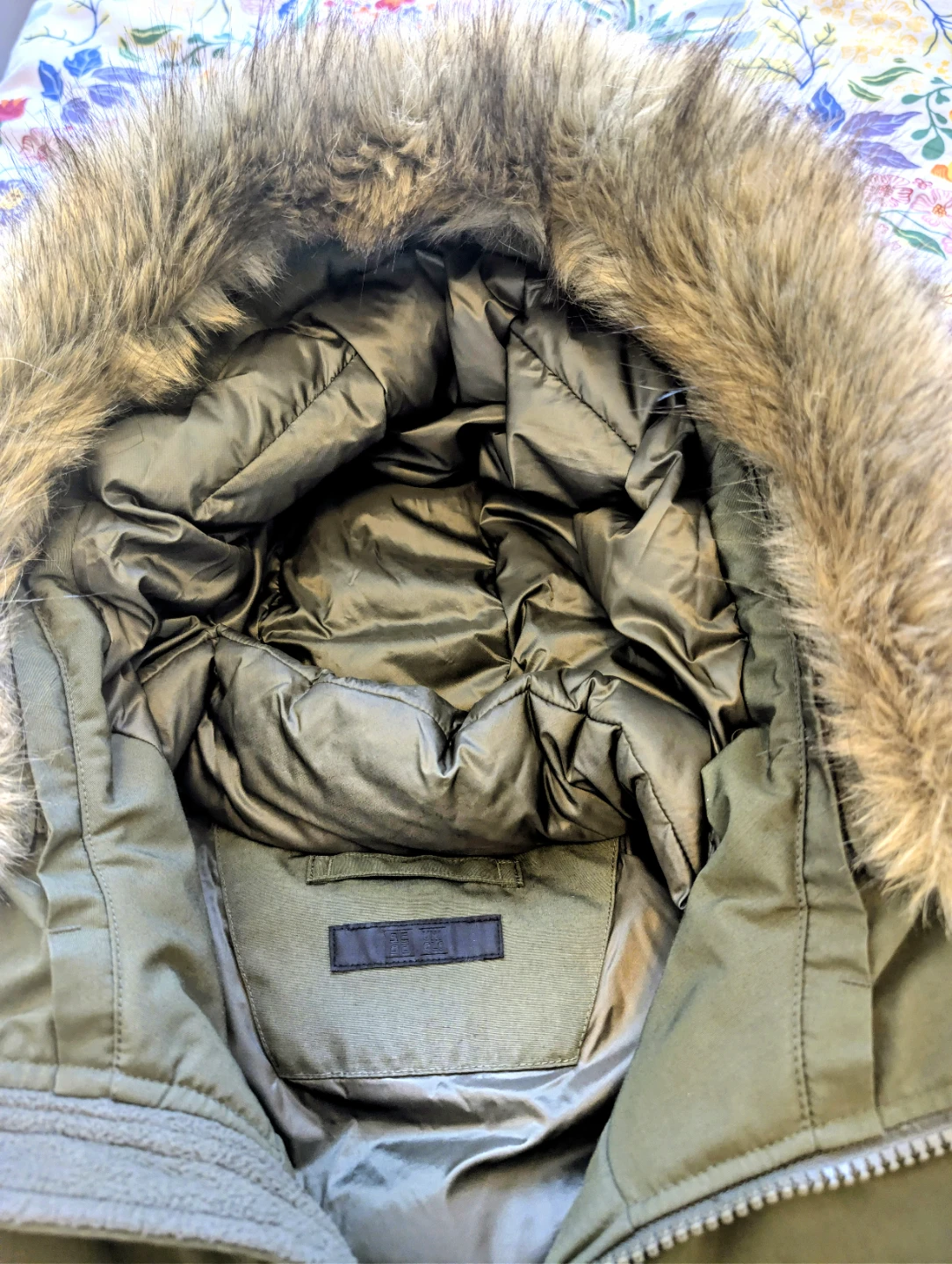 Uniqlo Down Jacket, Olive Green, Size L - photo 5