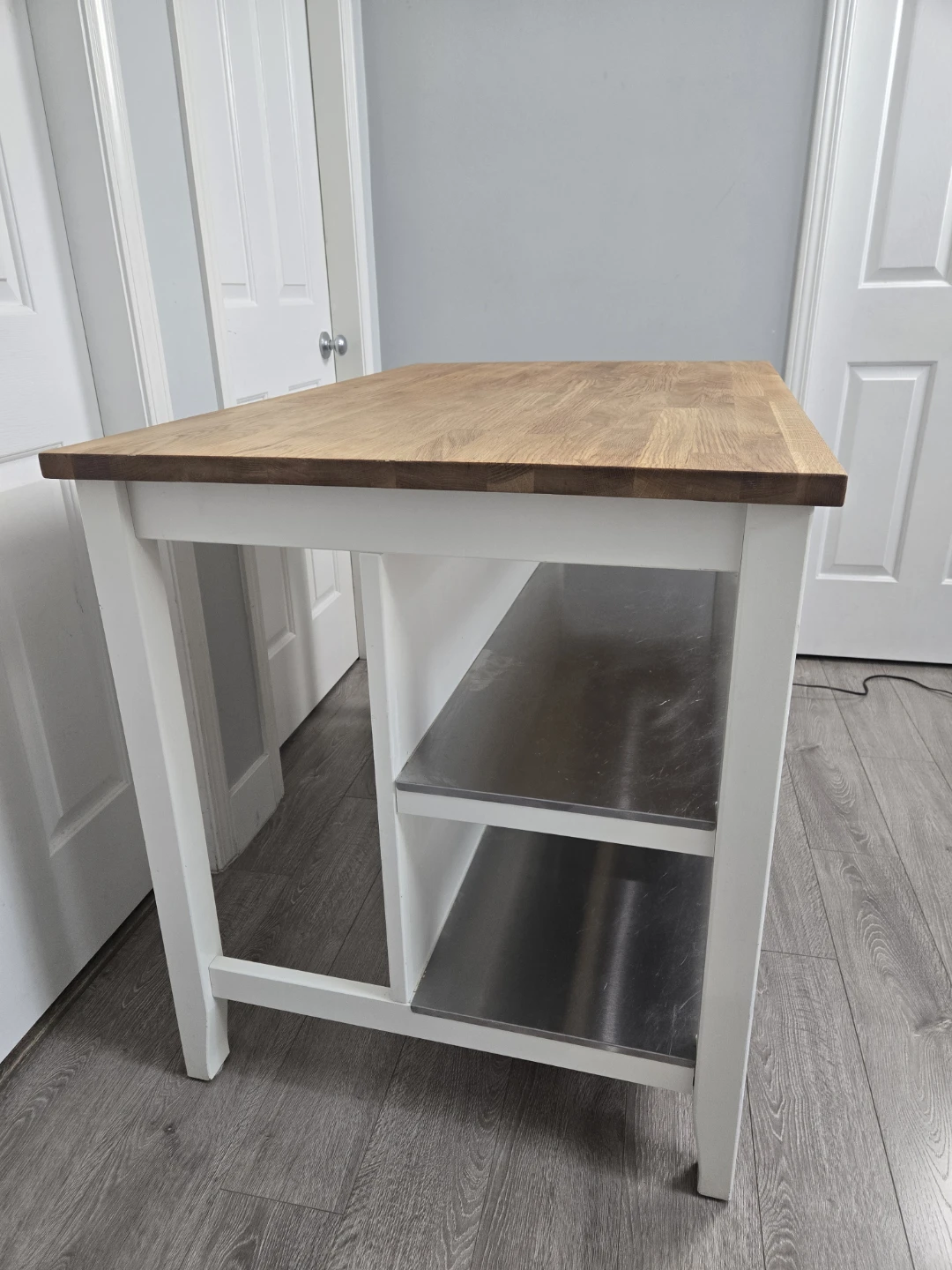 Newly refinished kitchen island w butcher block 2 stools - photo 3