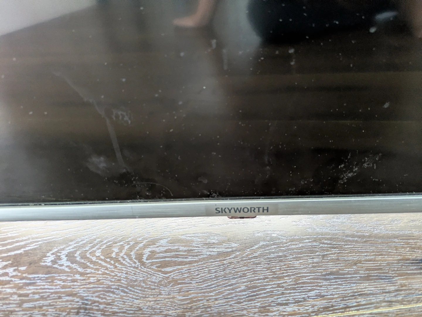 Skyworth 50" Smart TV – Great Condition! - photo 2