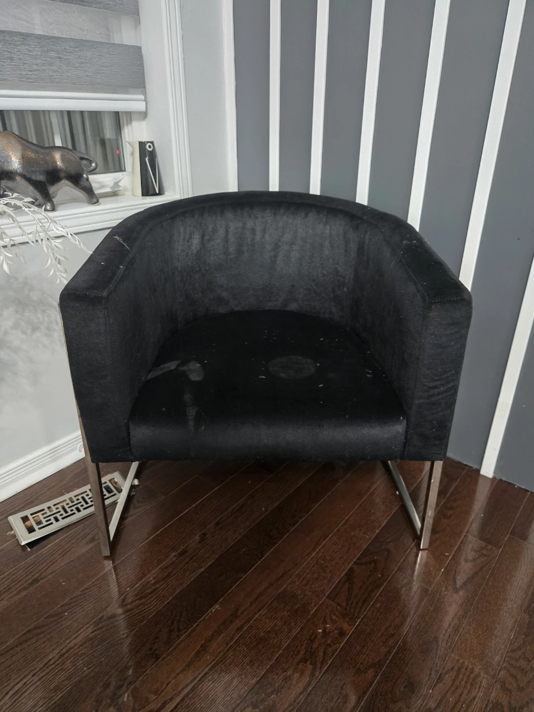 Black Velvet Accent Chair with Silver Hexagon Back - photo 3