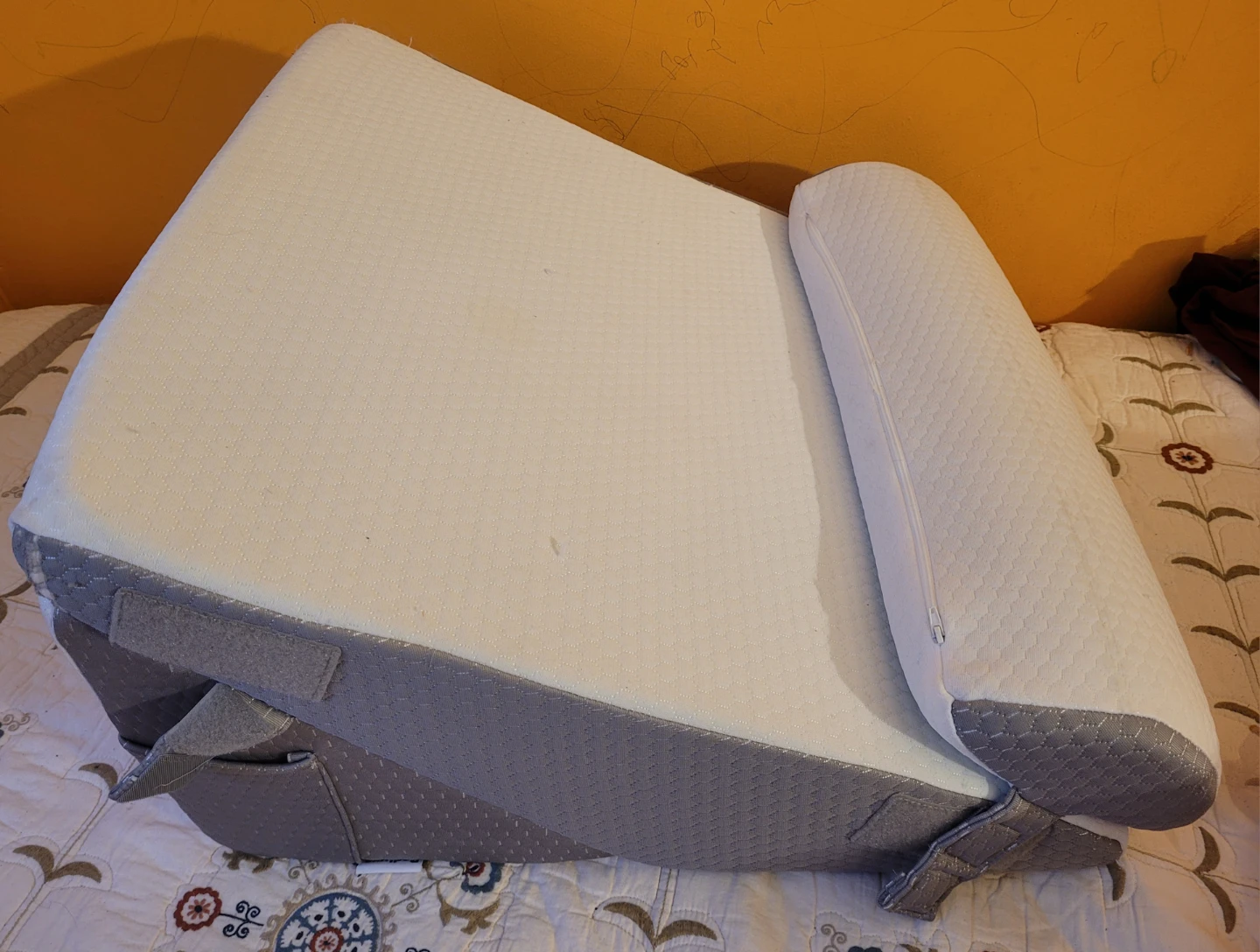 Adjustable Bed Wedge Pillow - photo 3