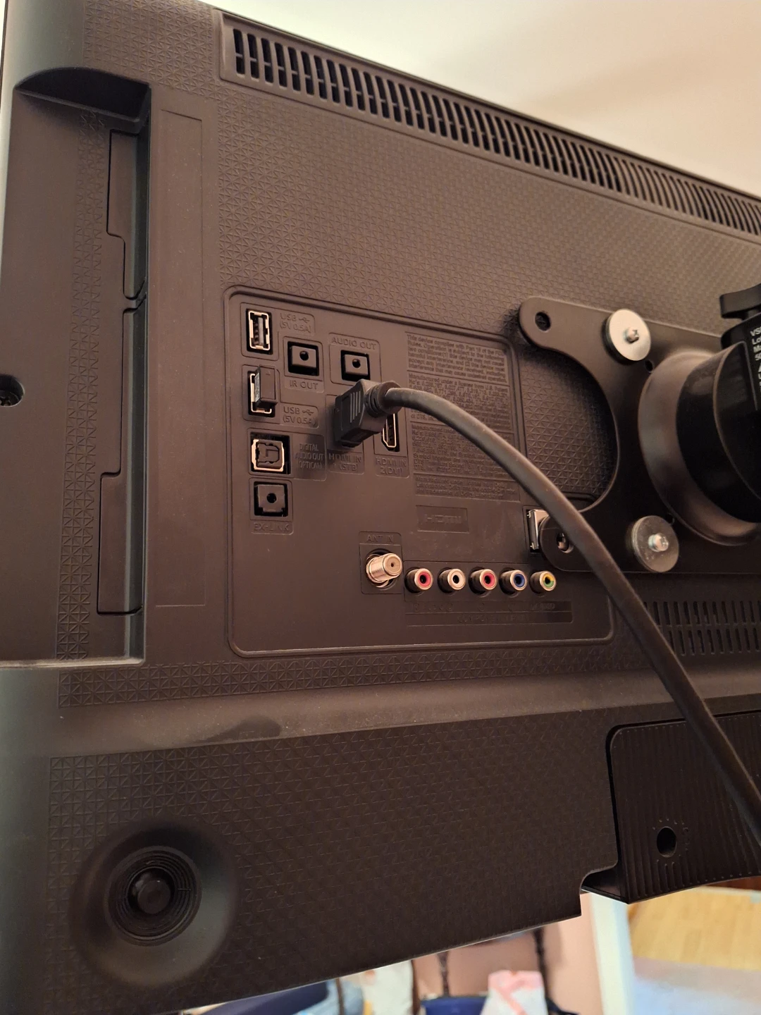 Samsung Series 4 - 32" LED Smart TV with swivel mounting bracket - photo 2