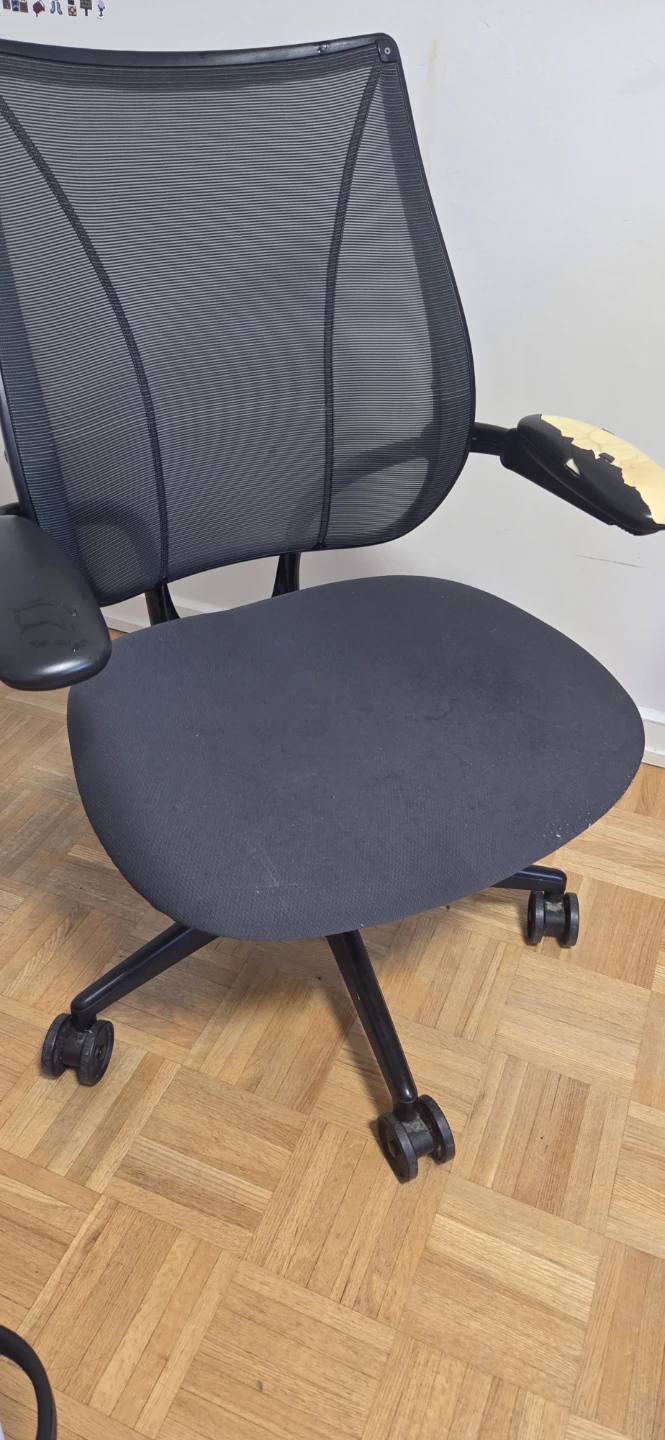 Used Ergonomic Office Chair - Black Mesh - photo 3