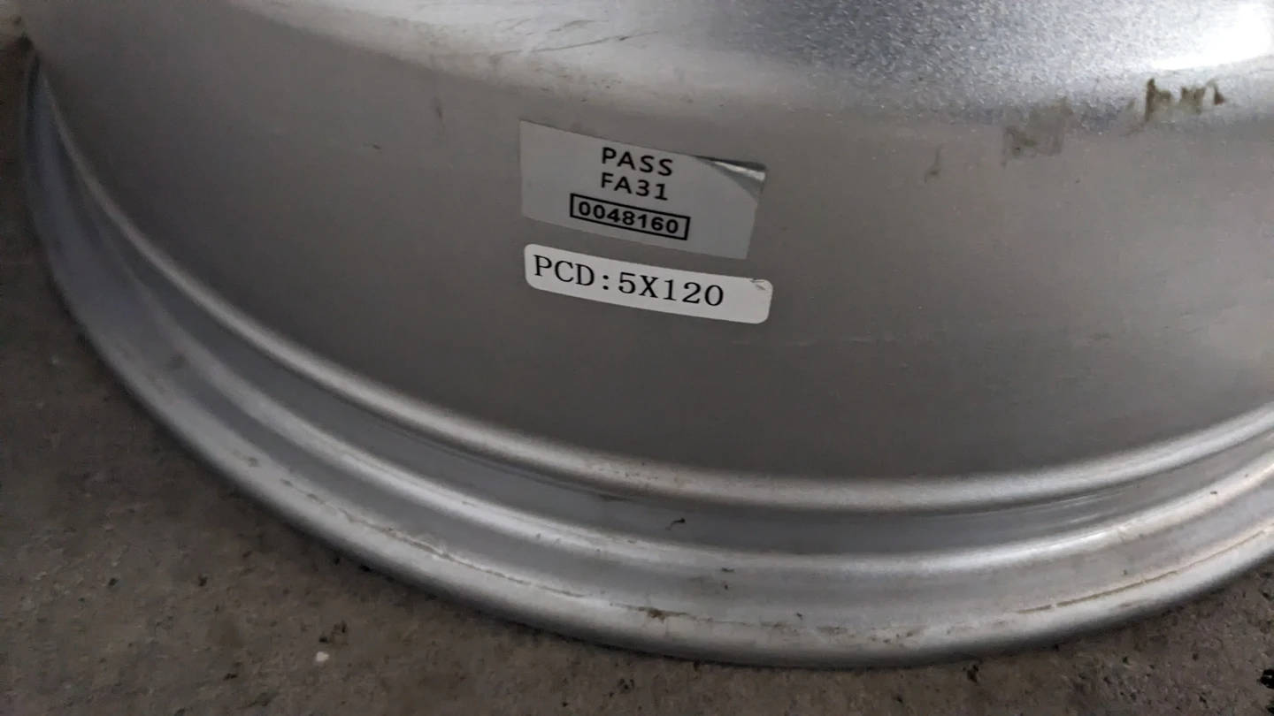 Silver Alloy Rims 17 inch Bolt pattern 5x120 PCD 🥕 - photo 2